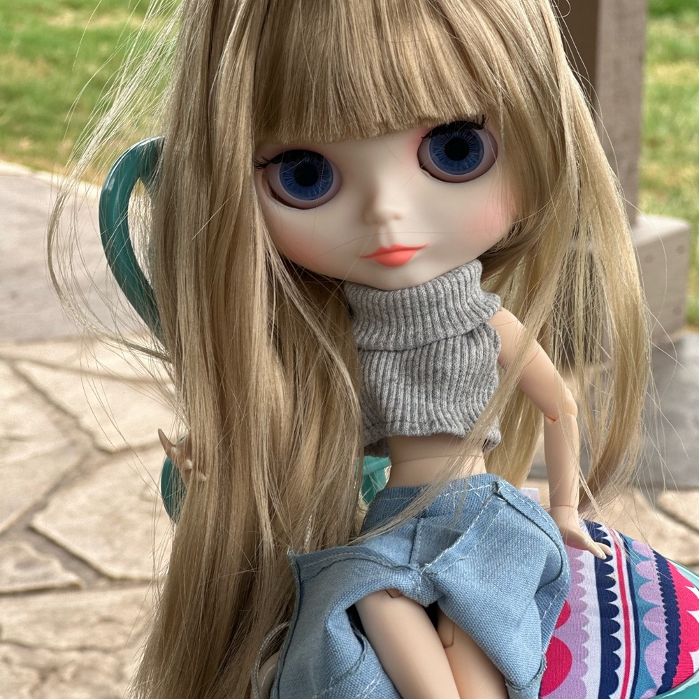 BLYTHE DOLL - BLOND - NEW